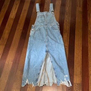 Super cute Zara denim dress.